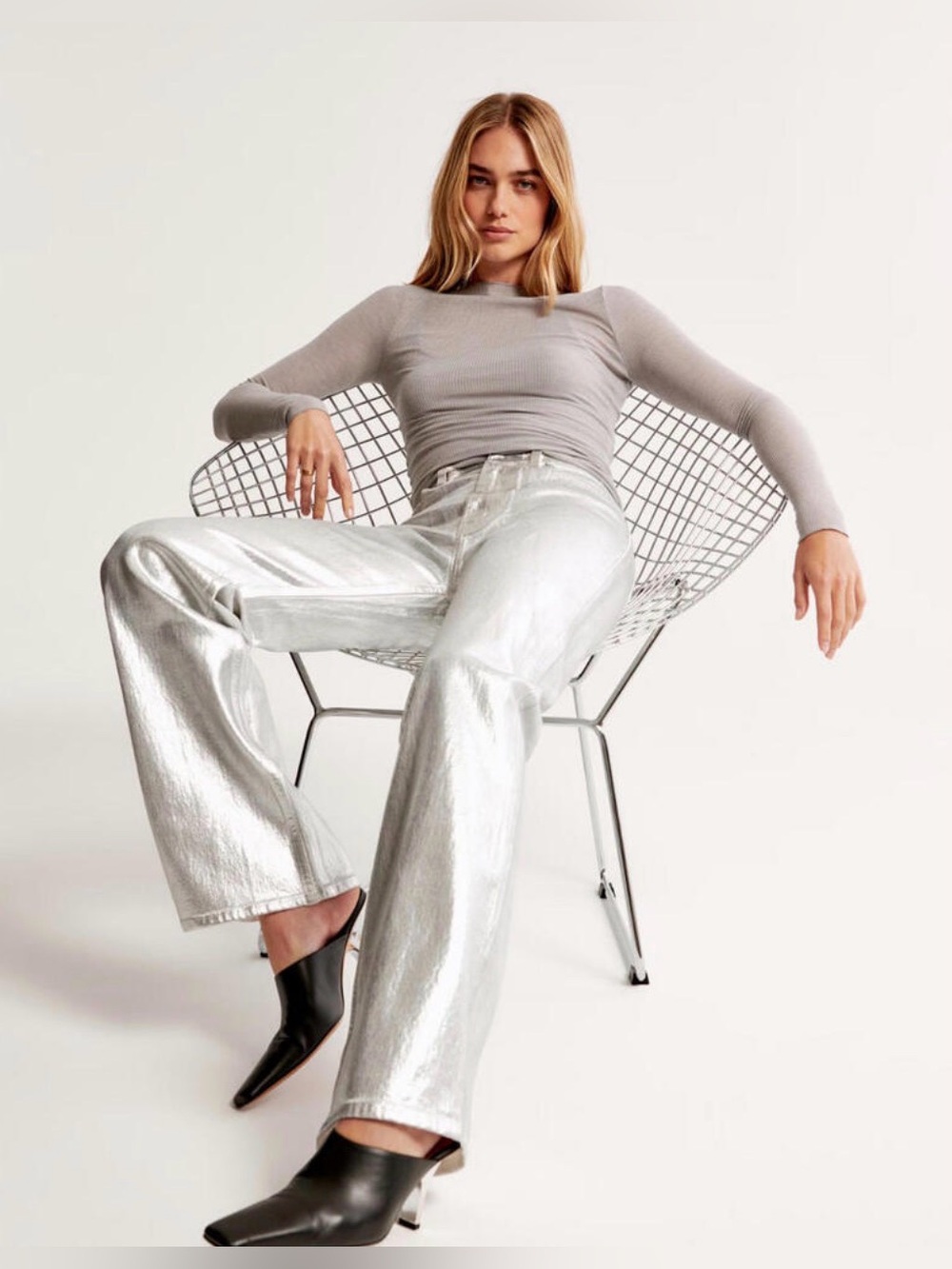 NWT Abercrombie & Fitch The 90s Relaxed High Rise Jean Metallic Silver Size 25
